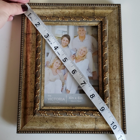 Like new! The Victoria Collection 4×6" photo frame - Picture 5 of 5